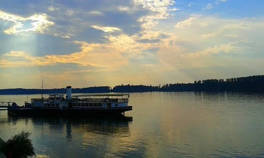 "Радецки" акостира на русенския бряг