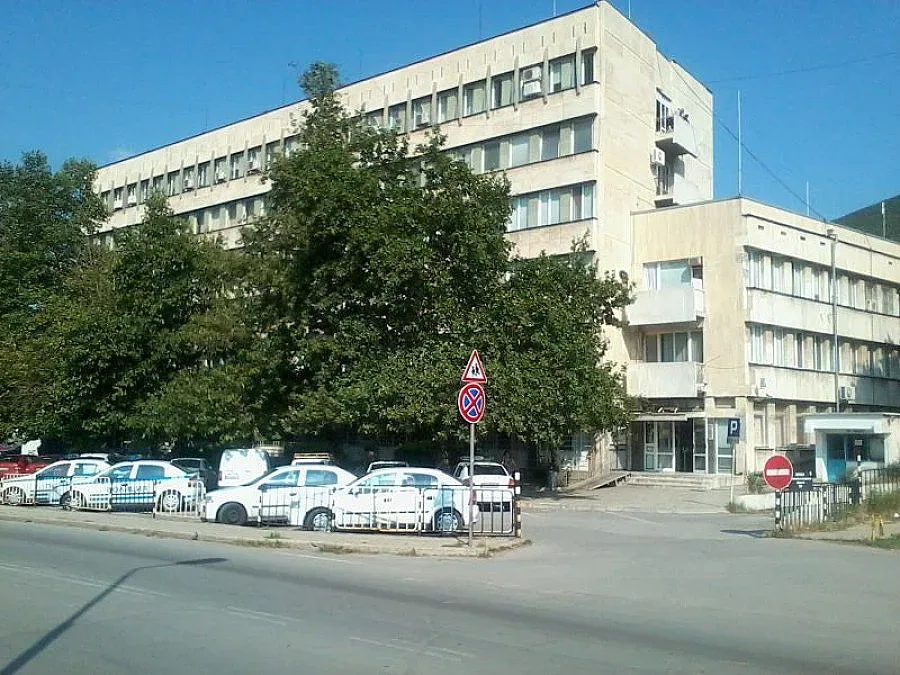 Семейство напада полицаи