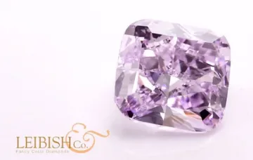 Продават лилав диамант за $4 млн.