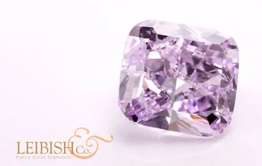 Продават лилав диамант за $4 млн.
