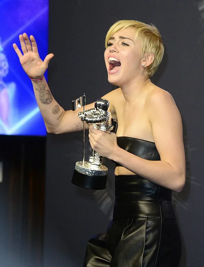 Майли още страда по Лиъм 