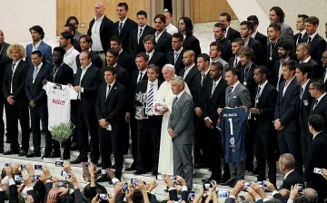 Световните футболни звезди вкараха 9 гола в първия Мач на мира