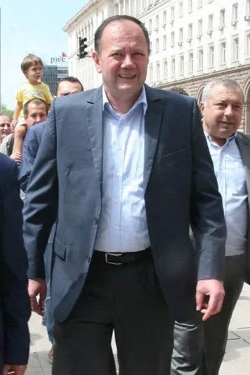 Миков отбеляза  1/4 век победа