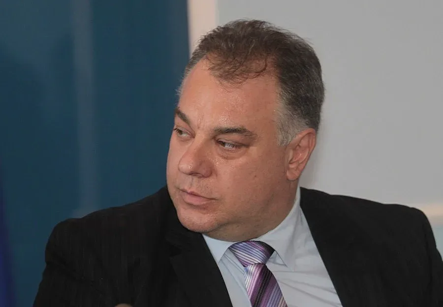 Министър спря ремонт, той продължава