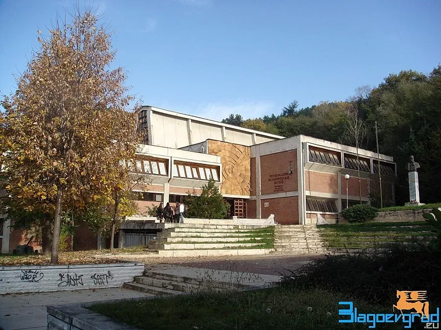 Редят 20 картини на Кеазим Исинов в музей