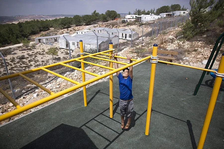 Израел иска 4 хектара от Западния бряг