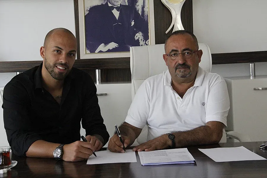 Официално: Ники Михайлов подписа с отбор в Турция