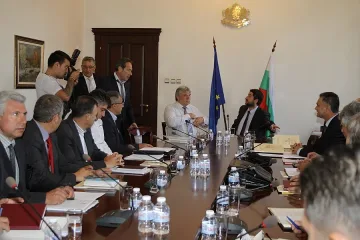 Миньори и служители в затворите излизат на протест