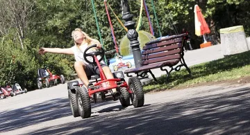 Слънчево, дъжд на запад в понеделник 