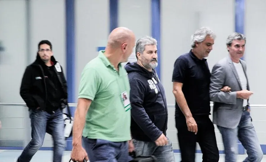 Бочели пристигна от Полша