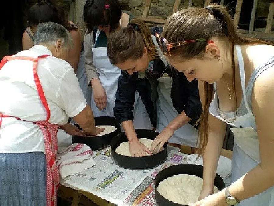 Англичани стават занаятчии в Етъра