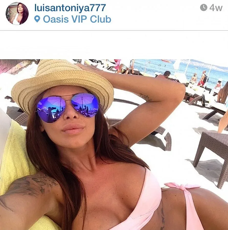 Бившата на Дани Кики с тунинг на плажа