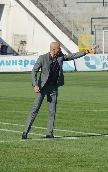 Милен Радуканов подава оставка 