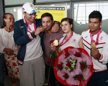 Оркестър посрещна героите от Нанджин 