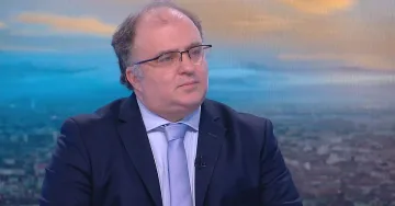 Министър Найден Тодоров с голям дар за двама виртуози