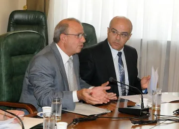 Министър сравни доброволците с пчели