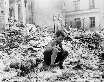 Рецидивисти в униформи палят Втората световна