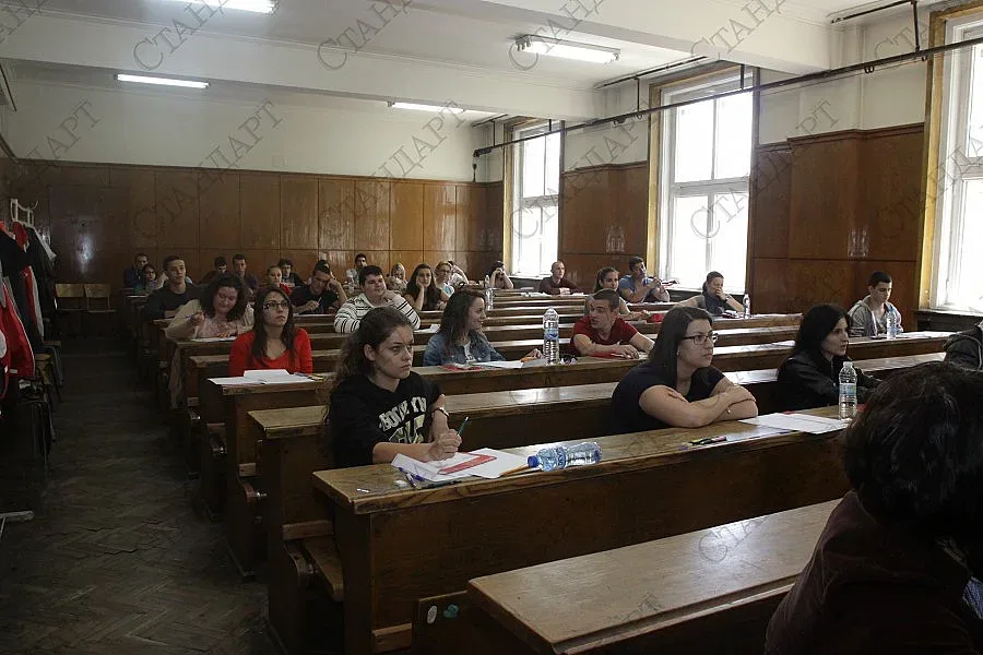 Втора поправителна матура за зрелостници