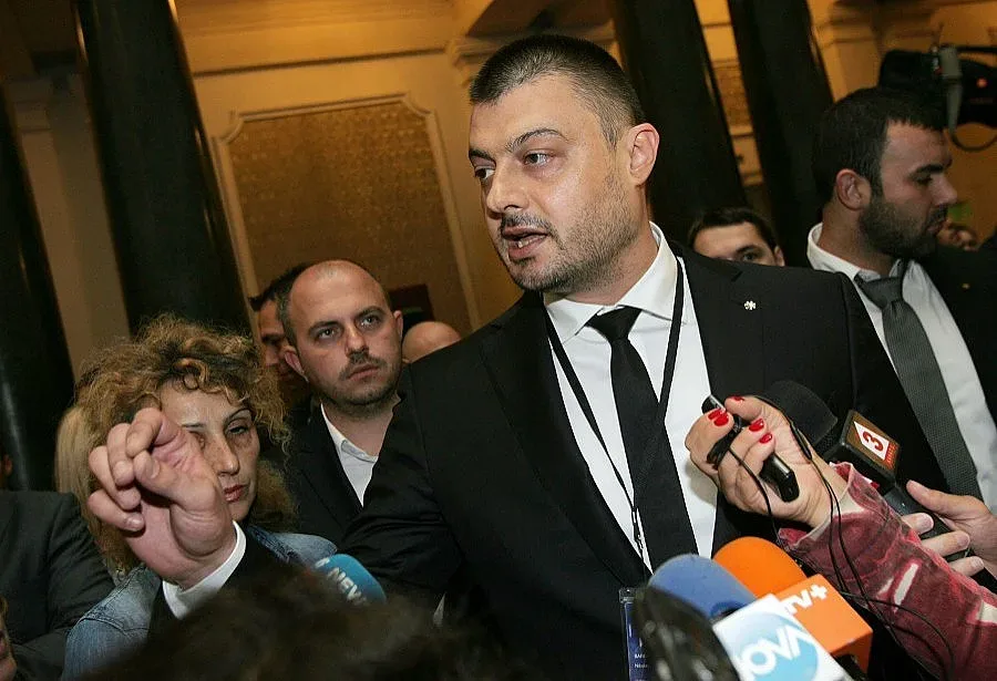 Бареков срещу Борисов под тепетата