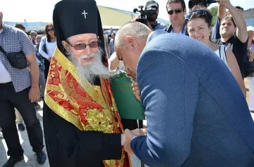 Двама митрополити благословиха Бойко