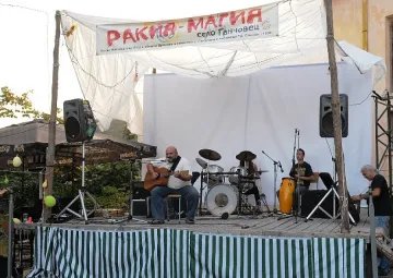 Награда 50 литрово буре с ракия на феста "Ракия магия"