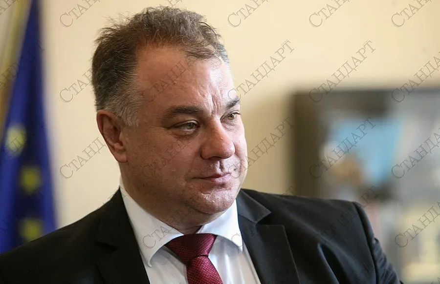 Ненков: Няма застрашени болници от затваряне