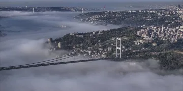 Спряха движението през Босфора. Какво се случва?