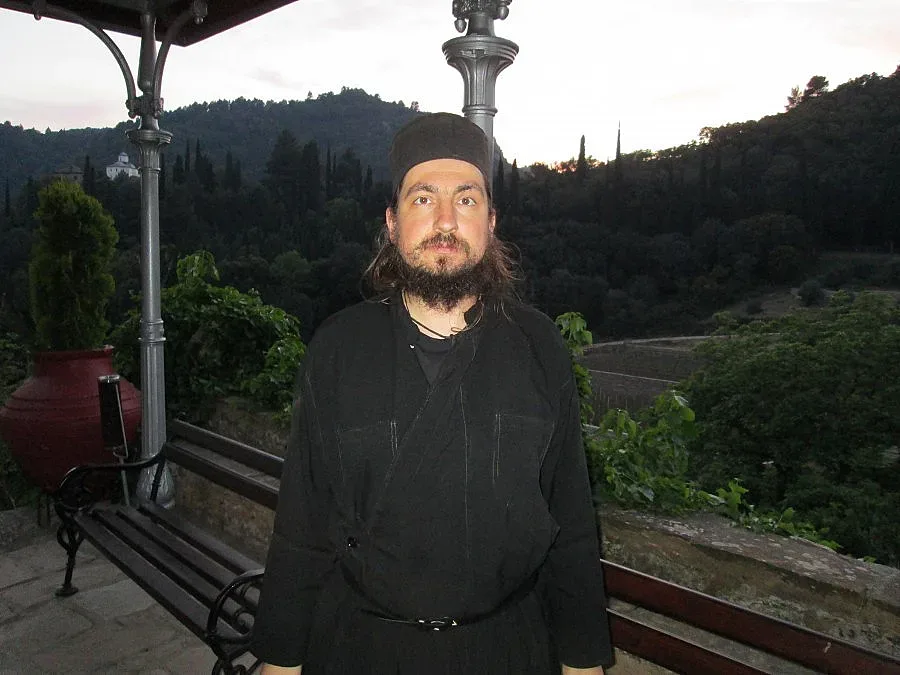 Зографски монах скочи на папата и патриарха