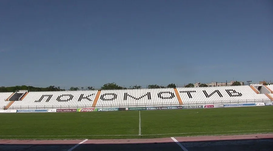 "Локо" под строй пред феновете