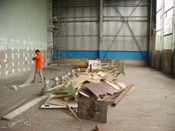 Тръгна ремонт на залите в Перник