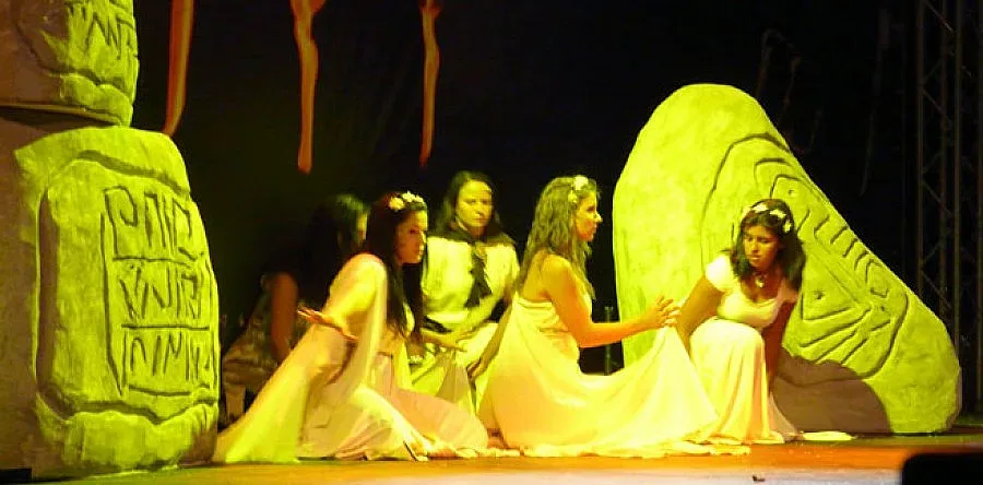 Стягат мегашоу в Долината на царете