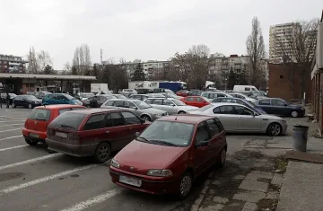  Фалшив нотариус продал 15 коли 