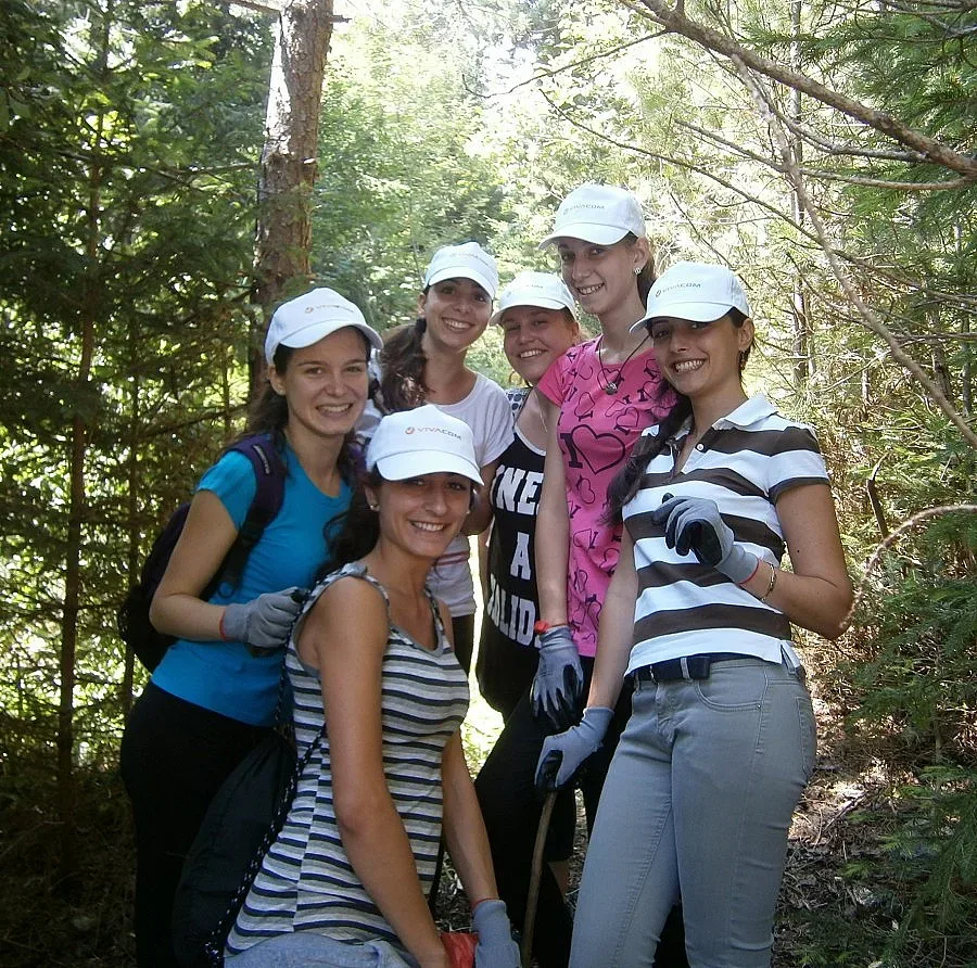 Стажанти на VIVACOM  спасяват Паничище