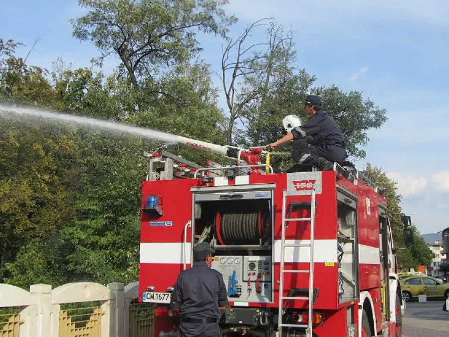 Младеж пламна, докато спи