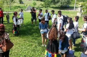 Тинейджъри станаха внучета "назаем"