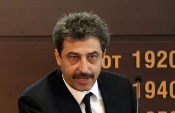 Запорираха имуществото на Цветан Василев, издирва се от Интерпол