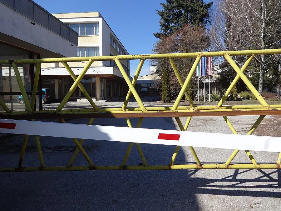 Бивши работници съдят предприятие за заплати