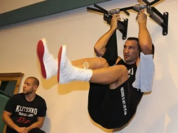 Bild: Мачът между Кличко и Пулев се отлага 