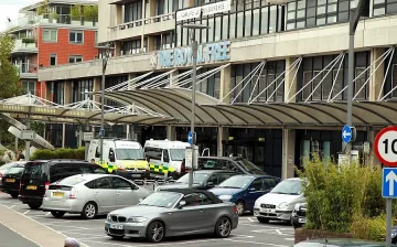 Започна лечението на първия британец, заразен с ебола