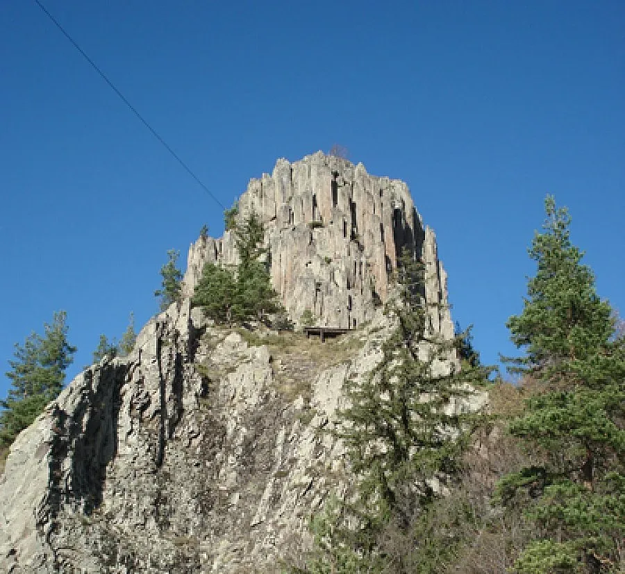 Алпинист в опасност за живота след падане