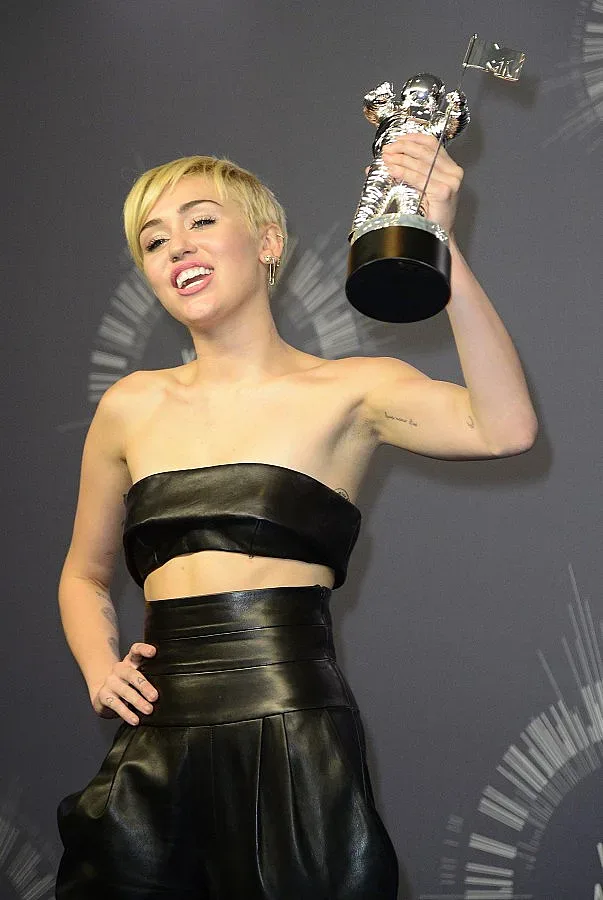 Майли Сайрис грабна приза на MTV Video Awards