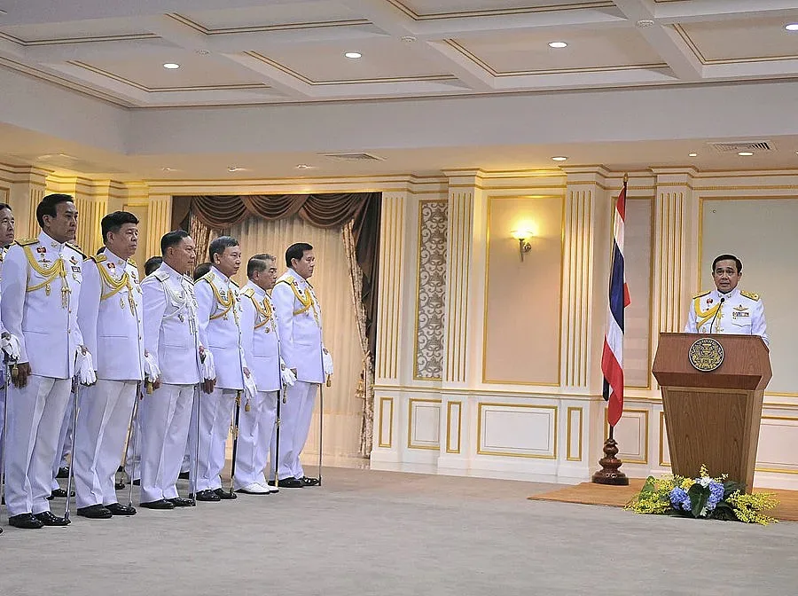 Кралят на Тайланд одобри лидера на хунтата за премиер