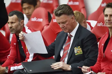 ВИДЕО: Юнайтед на Ван Гаал продължава да боксува 