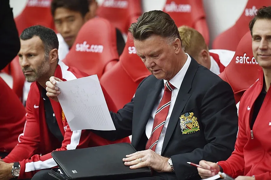 ВИДЕО: Юнайтед на Ван Гаал продължава да боксува