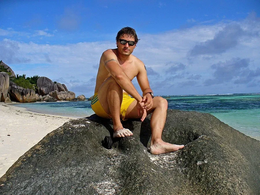 Местните носели Владо Карамазов