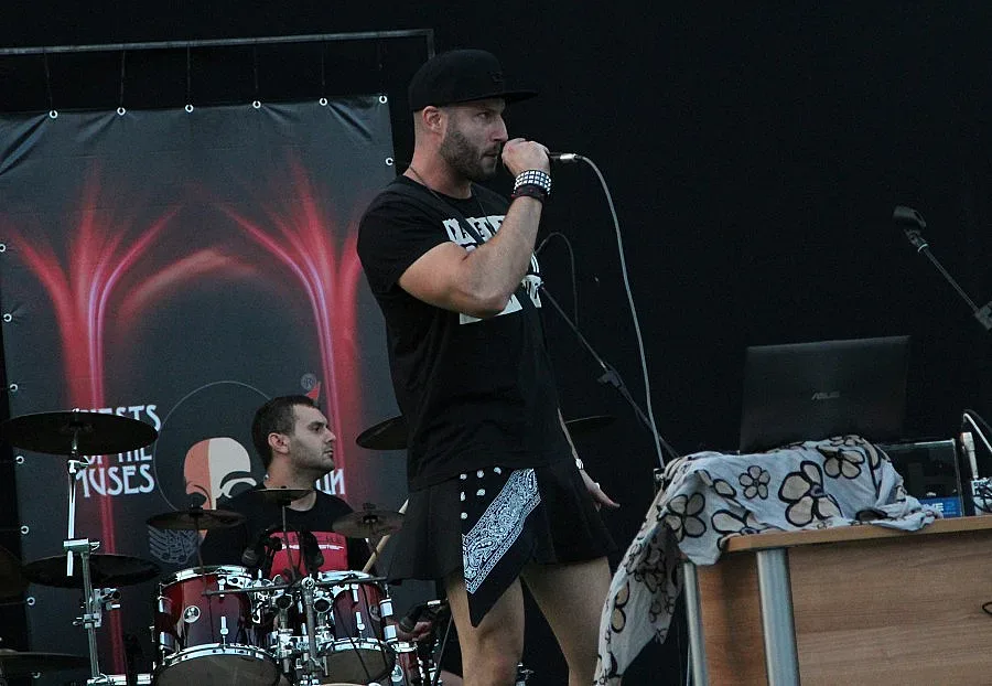 Рок вълна заля Царево