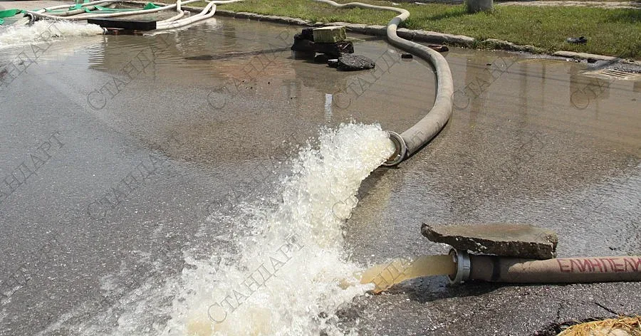 Река преля,наводни село и шосе в Разградско (ОБЗОР)