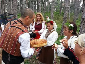 Жеравна обяви чужденец за апостол