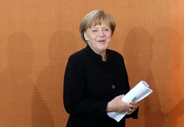 Меркел обсъжда украинската криза с Порошенко и Яценюк