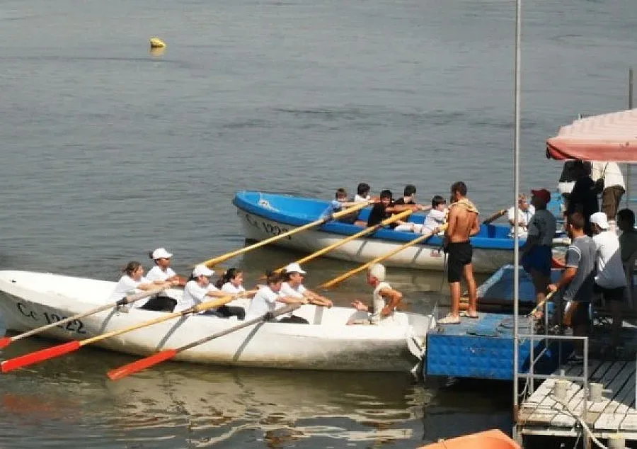 Гощават с рибена чорба и боб гребците от Международната регата ТИД